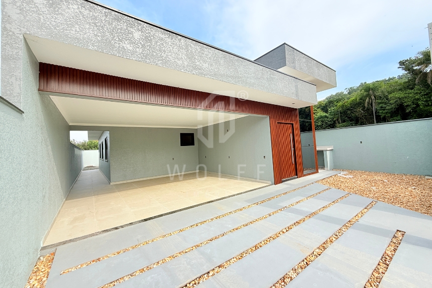JD1745 - Casa com amplo espaço de terreno em Itajuba