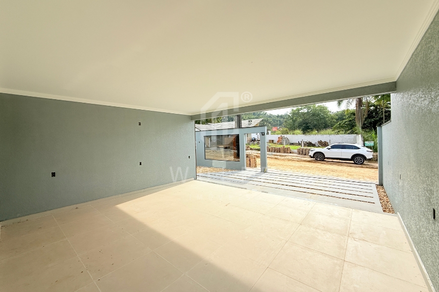 JD1745 - Casa com amplo espaço de terreno em Itajuba