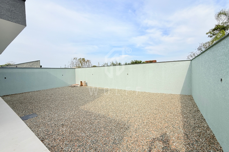 JD1745 - Casa com amplo espaço de terreno em Itajuba