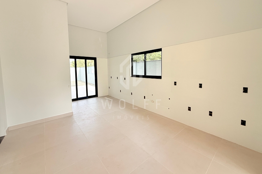 JD1745 - Casa com amplo espaço de terreno em Itajuba