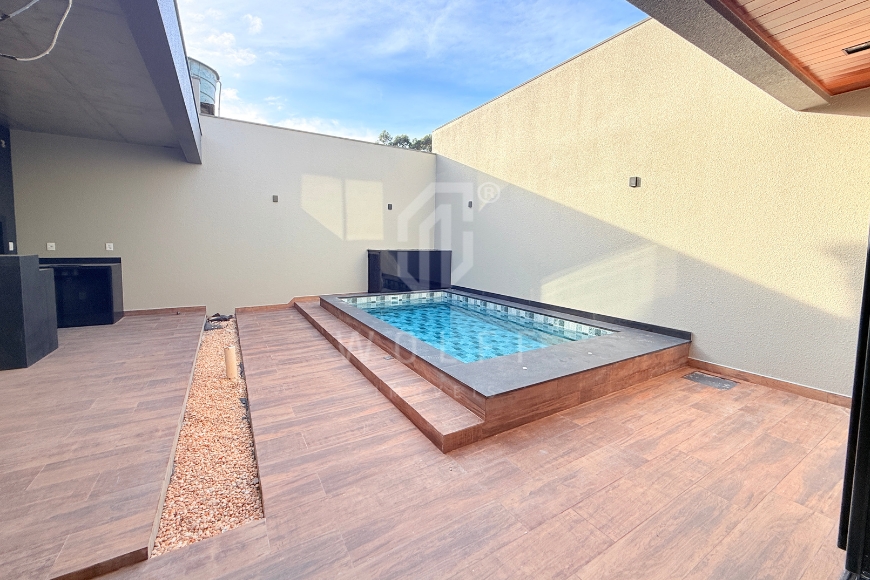 JD1757 - Sobrado com piscina e espaço gourmet em Itajuba
