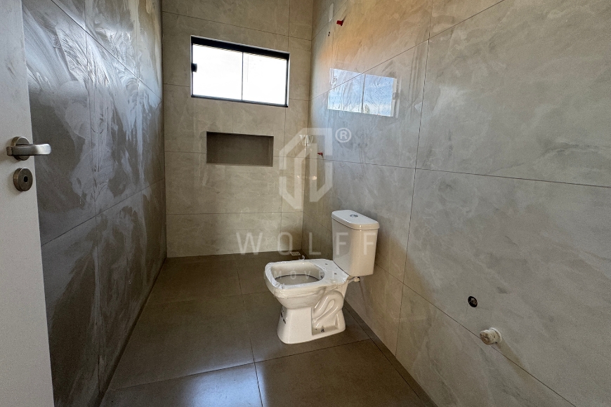 JD1764 - Sobrado com Corredor Lateral no Itacolomi 