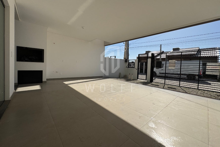 JD1764 - Sobrado com Corredor Lateral no Itacolomi 