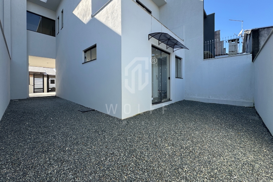 JD1764 - Sobrado com Corredor Lateral no Itacolomi 