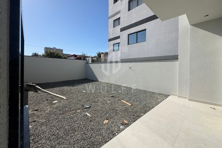 JD1765 - Sobrado com Grande Espaço de fundos no Bairro Itajuba
