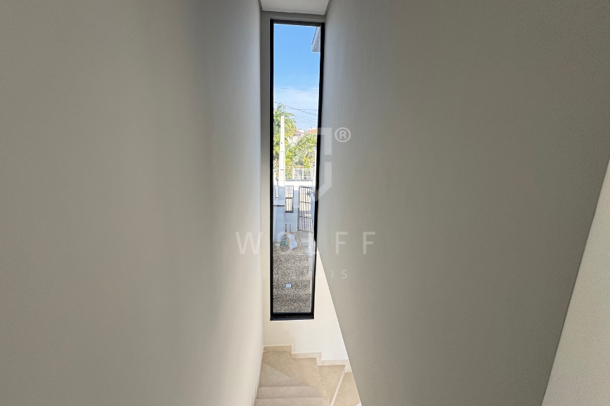 JD1765 - Sobrado com Grande Espaço de fundos no Bairro Itajuba