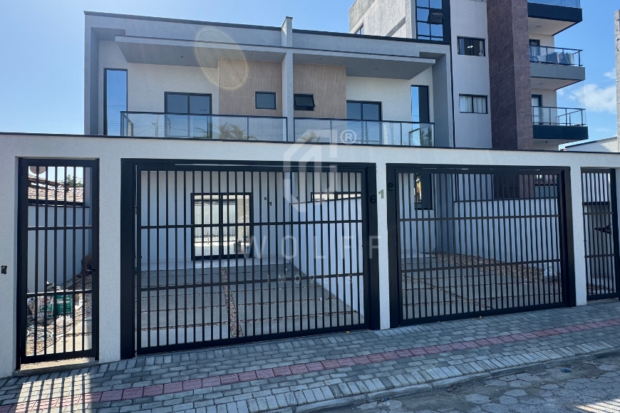 JD1765 - Sobrado com Grande Espaço de fundos no Bairro Itajuba