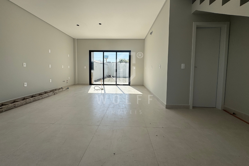 JD1765 - Sobrado com Grande Espaço de fundos no Bairro Itajuba