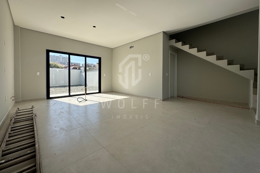 JD1765 - Sobrado com Grande Espaço de fundos no Bairro Itajuba