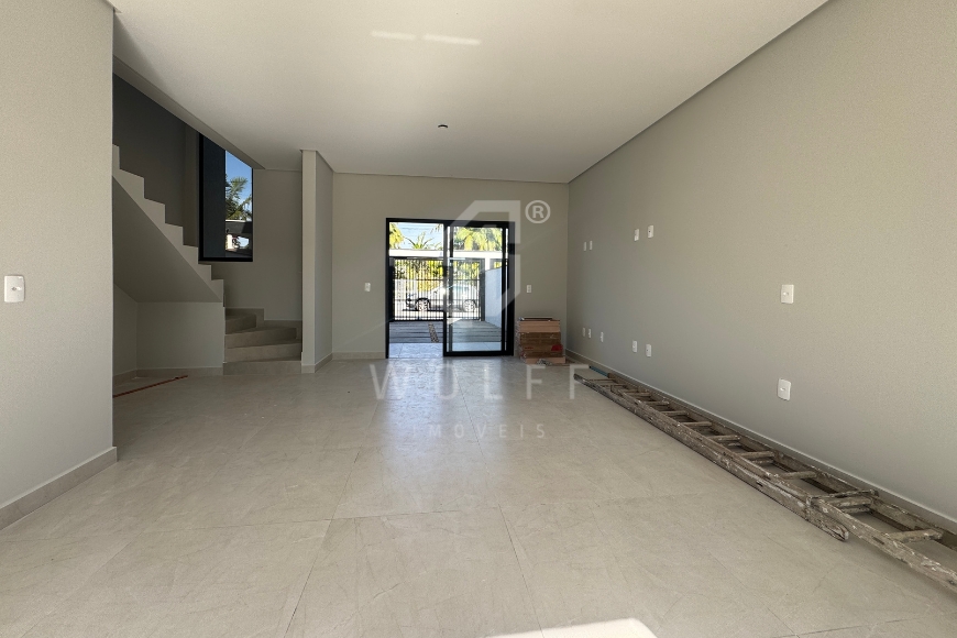 JD1765 - Sobrado com Grande Espaço de fundos no Bairro Itajuba
