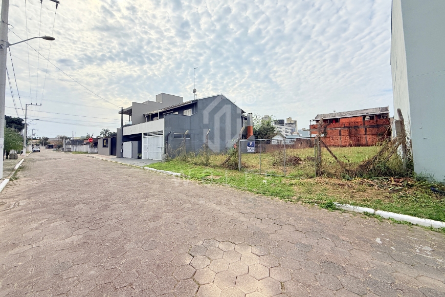 JD1775 - Excelente Terreno no Centro com 580m²