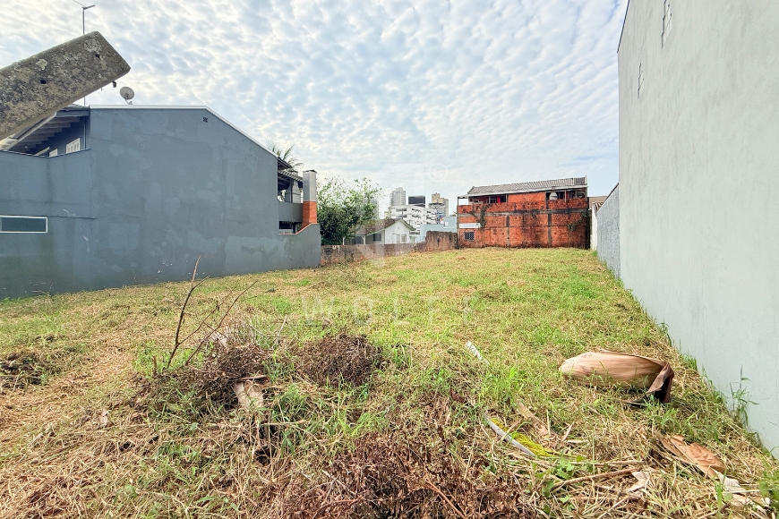 JD1775 - Excelente Terreno no Centro com 580m²