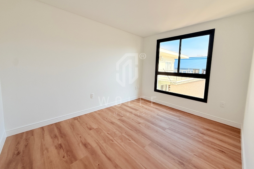 JD1776 - Sobrado Triplex com Espaço Gourmet e Hidromassagem