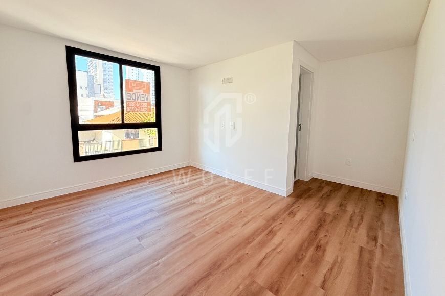 JD1776 - Sobrado Triplex com Espaço Gourmet e Hidromassagem