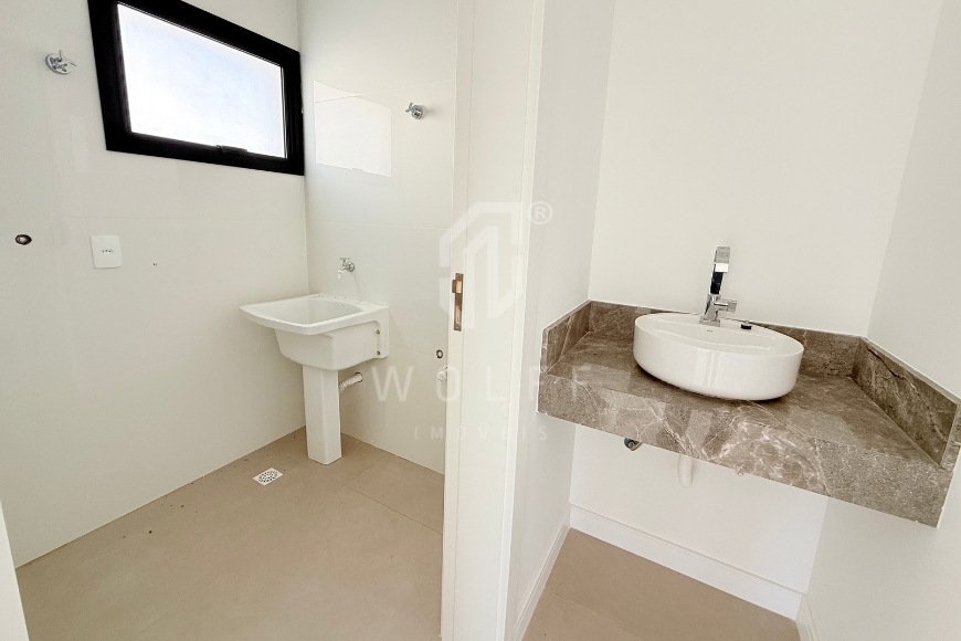 JD1776 - Sobrado Triplex com Espaço Gourmet e Hidromassagem