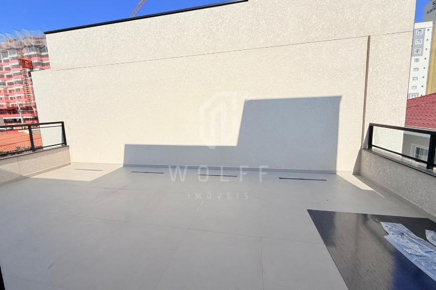 JD1776 - Sobrado Triplex com Espaço Gourmet e Hidromassagem