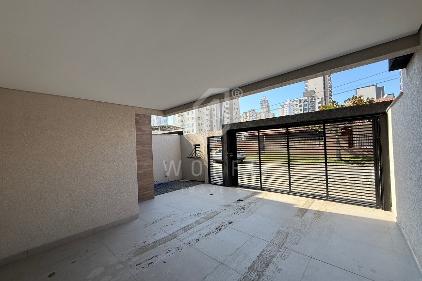 JD1776 - Sobrado Triplex com Espaço Gourmet e Hidromassagem
