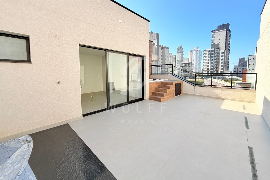 JD1776 - Sobrado Triplex com Espaço Gourmet e Hidromassagem
