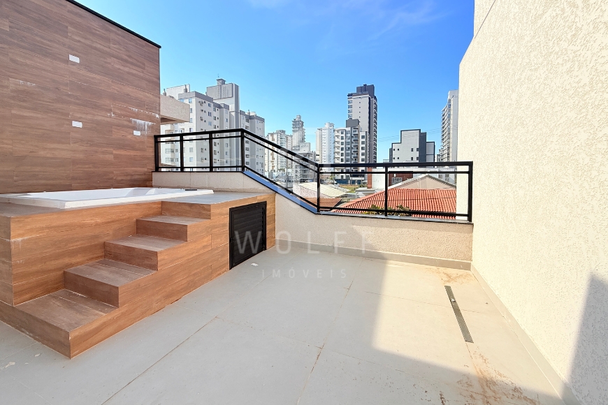 JD1776 - Sobrado Triplex com Espaço Gourmet e Hidromassagem