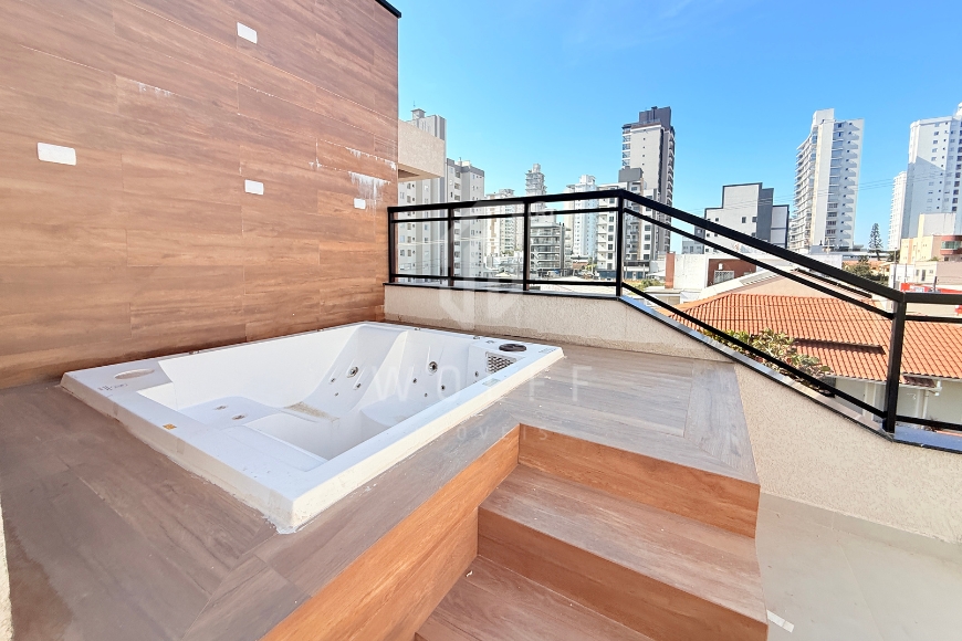 JD1776 - Sobrado Triplex com Espaço Gourmet e Hidromassagem