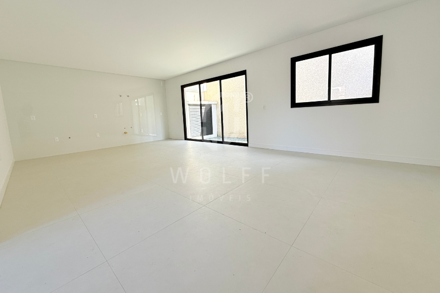 JD1776 - Sobrado Triplex com Espaço Gourmet e Hidromassagem
