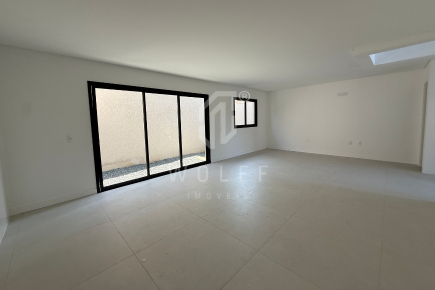 JD1776 - Sobrado Triplex com Espaço Gourmet e Hidromassagem