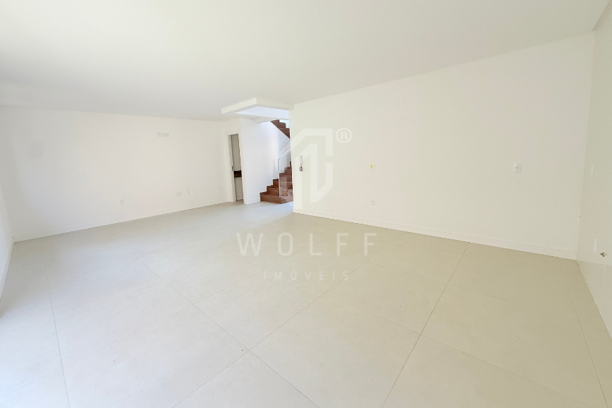 JD1776 - Sobrado Triplex com Espaço Gourmet e Hidromassagem