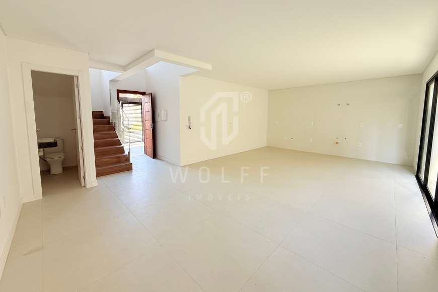 JD1776 - Sobrado Triplex com Espaço Gourmet e Hidromassagem