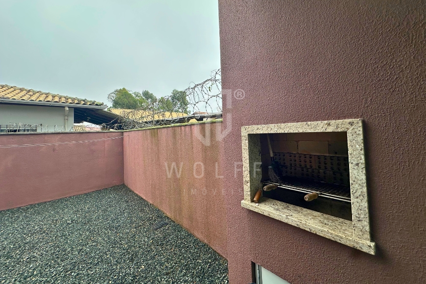 JD1778 - Sobrado Geminado no Centro com Espaço de Terreno nos Fundos