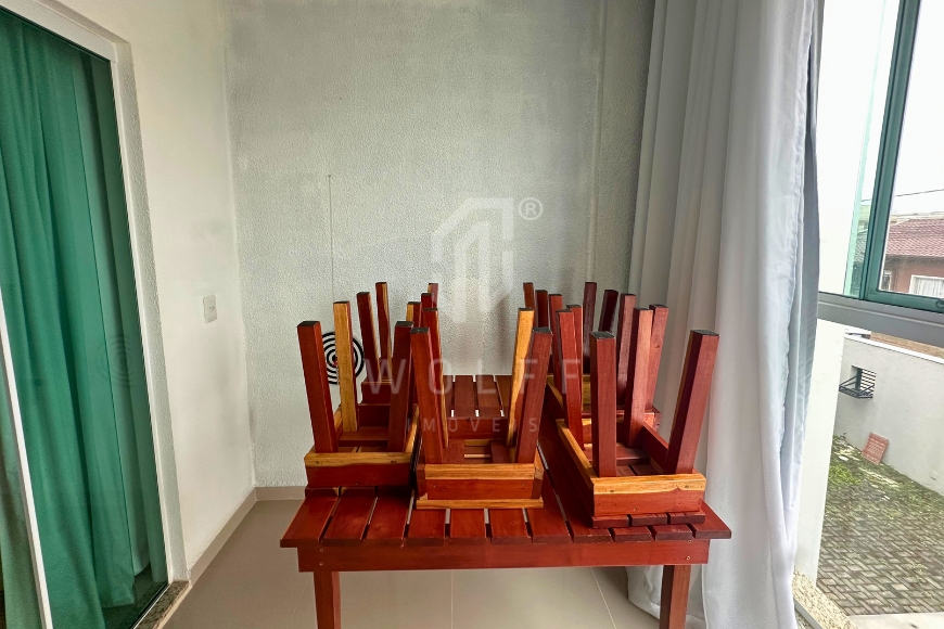 JD1778 - Sobrado Geminado no Centro com Espaço de Terreno nos Fundos