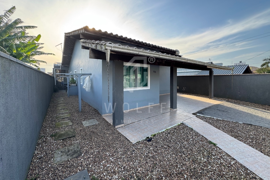 JD1784 - Casa com Piscina Aquecida no Centro