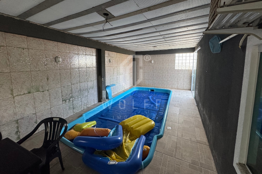 JD1784 - Casa com Piscina Aquecida no Centro