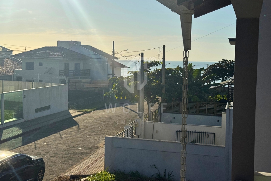 JD1785 - Sobrado com piscina a 120 metros da Praia no Tabuleiro