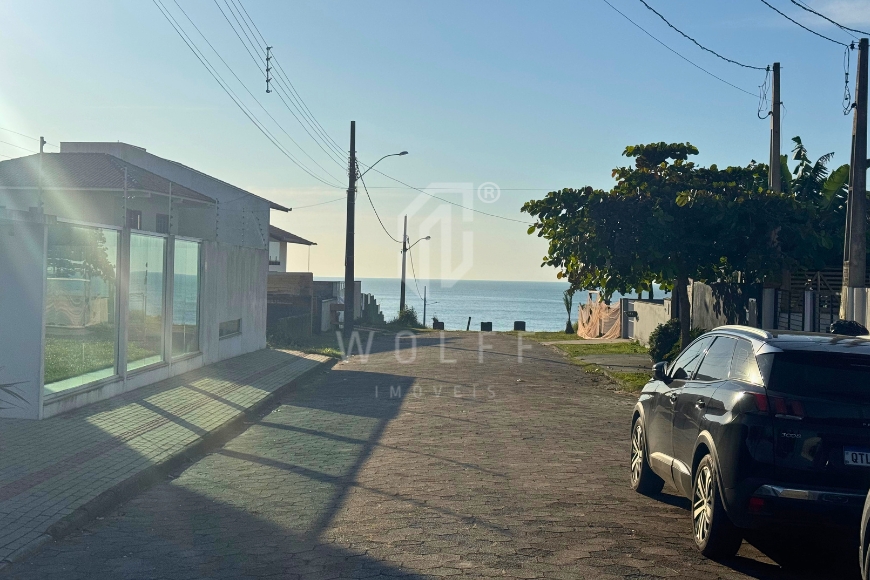 JD1785 - Sobrado com piscina a 120 metros da Praia no Tabuleiro