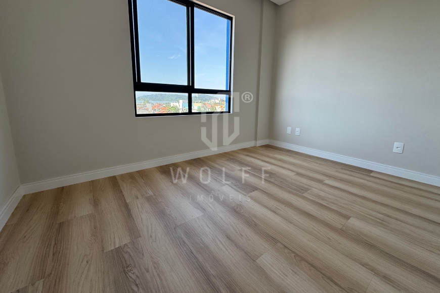 JD1789 - Apartamento com 1 suíte + 2 dormitórios no Centro