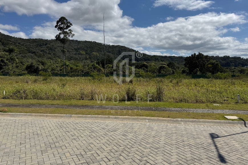 JD1798 - Lote em Condomínio Fechado com Lazer Completo