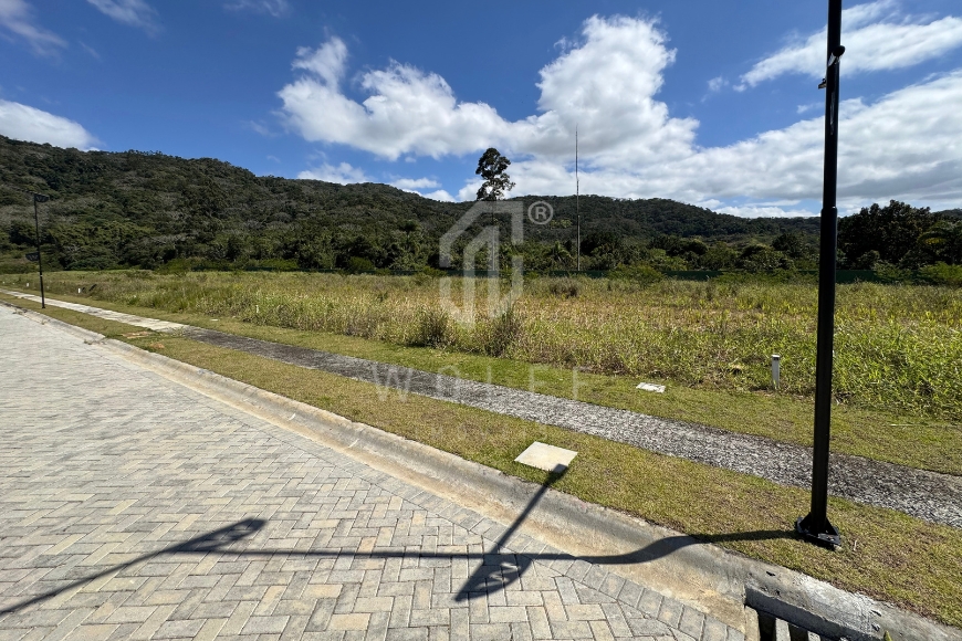 JD1798 - Lote em Condomínio Fechado com Lazer Completo