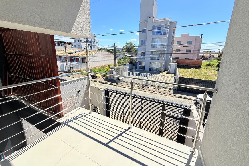 JD1804 - Sobrado com 3 suítes e espaço de fundos