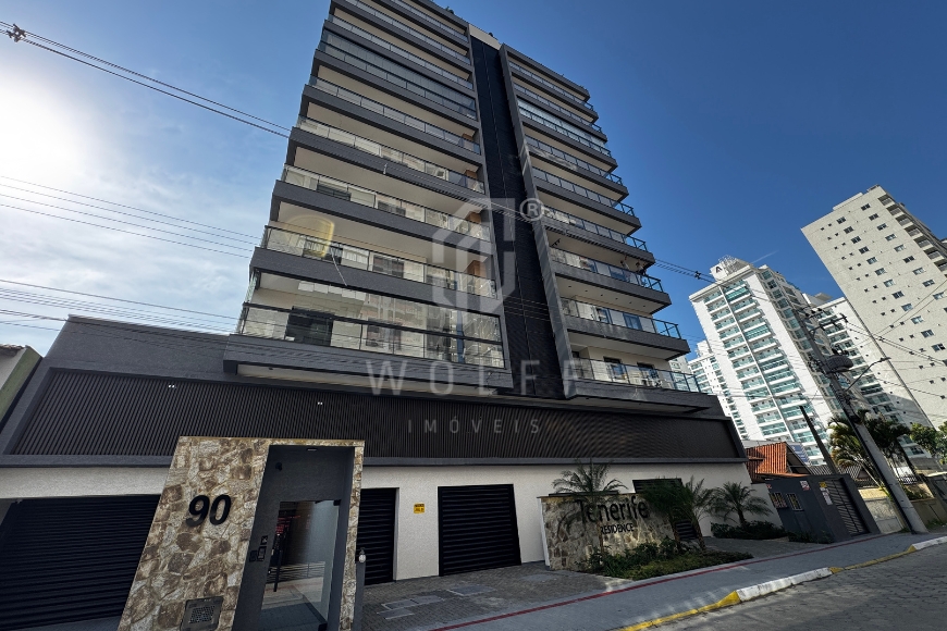 JD1816 - Apartamento com Ampla Sacada  e Próximo do Mar 