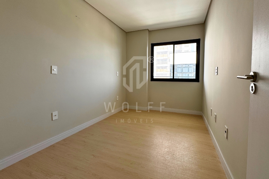 JD1816 - Apartamento com Ampla Sacada  e Próximo do Mar 