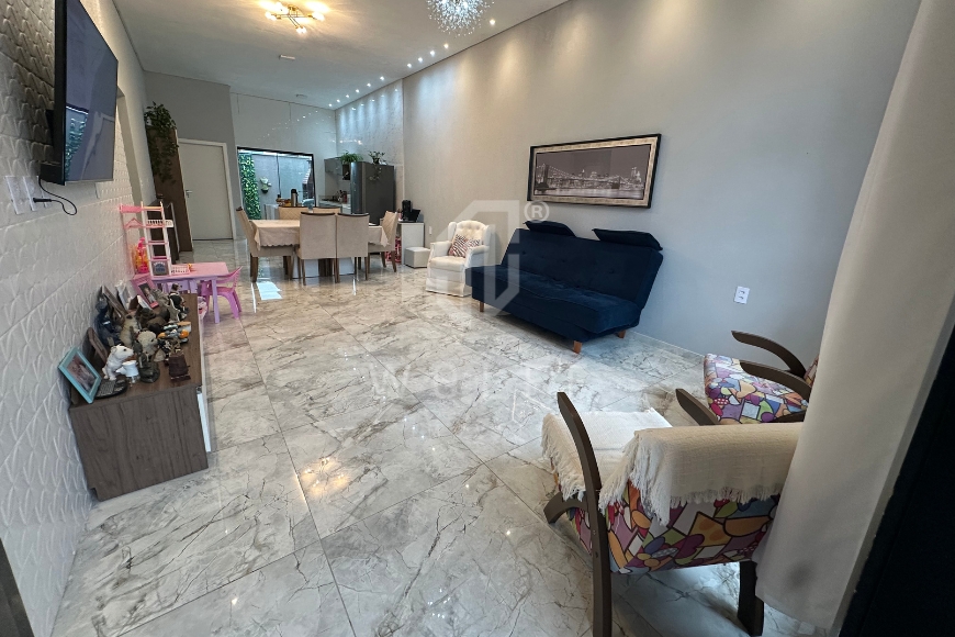 JD1818 - Casa Individual com Amplo Espaço de Terreno em Itajuba