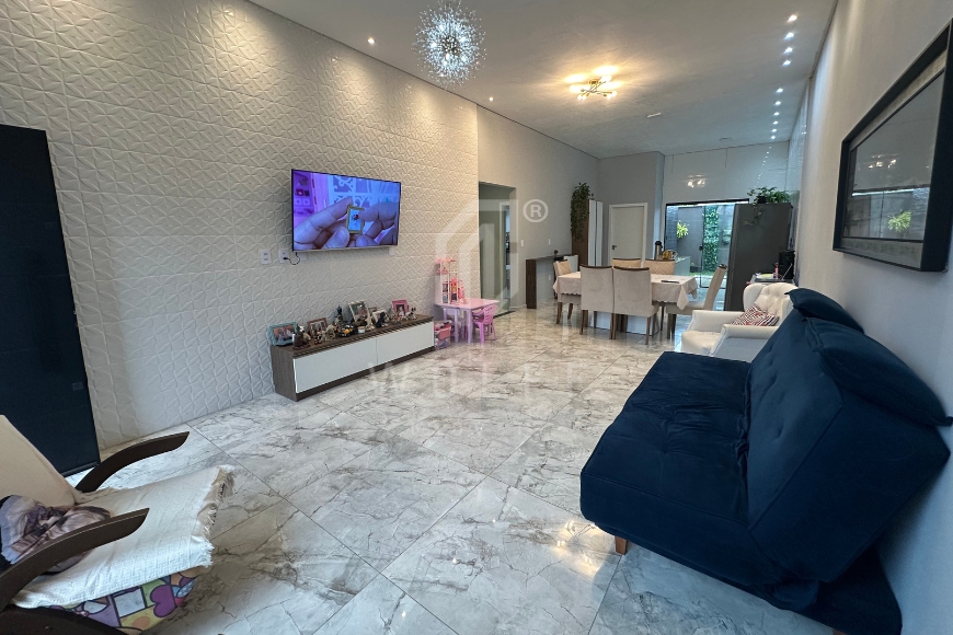 JD1818 - Casa Individual com Amplo Espaço de Terreno em Itajuba