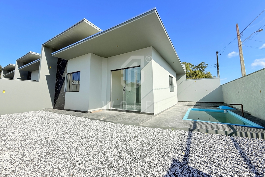 JD1819 - Casa de esquina com Piscina em Itajuba 