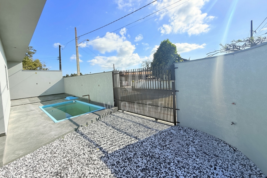 JD1819 - Casa de esquina com Piscina em Itajuba 