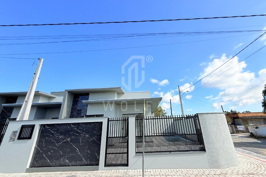 JD1819 - Casa de esquina com Piscina em Itajuba 
