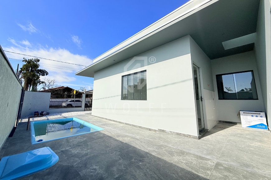 JD1819 - Casa de esquina com Piscina em Itajuba 
