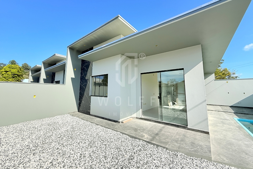 JD1819 - Casa de esquina com Piscina em Itajuba 