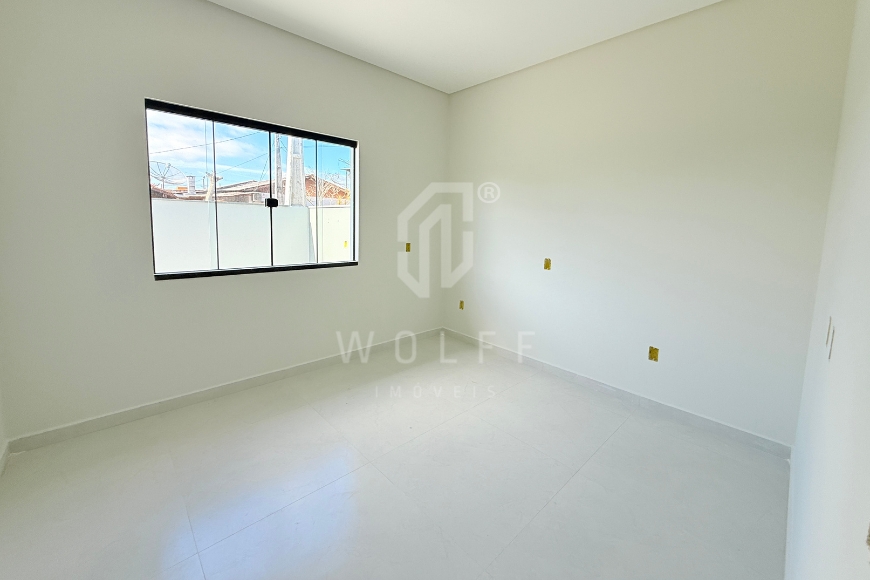 JD1819 - Casa de esquina com Piscina em Itajuba 