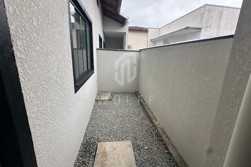 JD1822 - Casa Geminada com Espaço de terreno em Itajuba