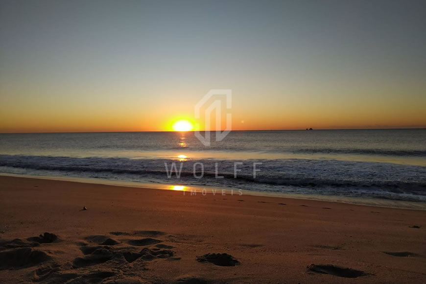 JD898 - Sobrado Mobiliado a apenas 400 metros da praia